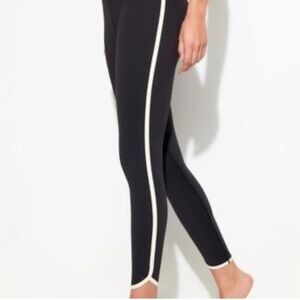 NWOT Spiritual Gangster Marley 7/8 Black Legging with white piping size Small